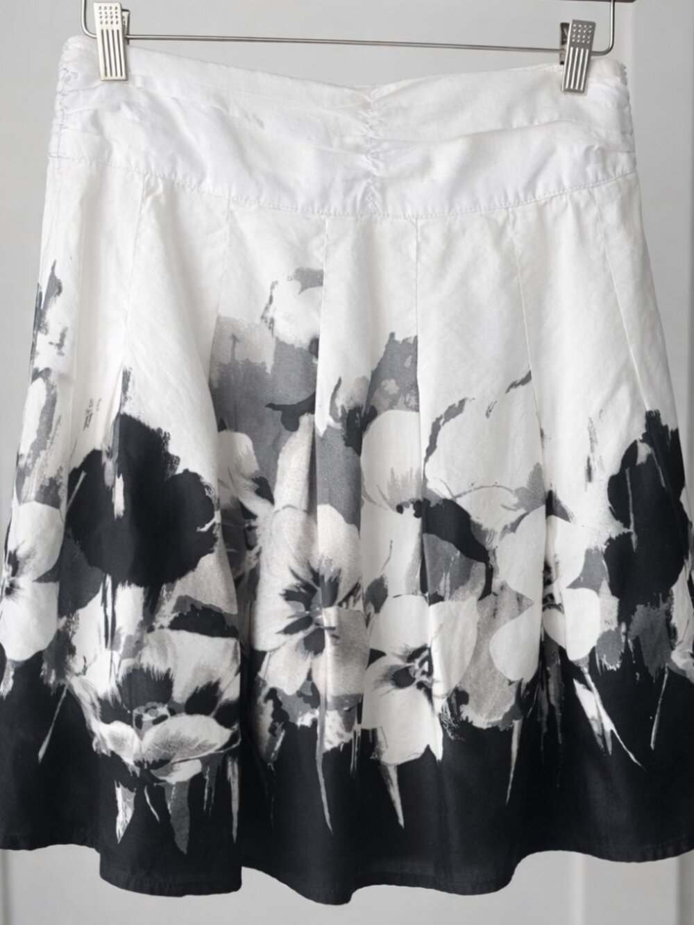 Le Château Black & White Floral Skater Skirt XS 🤍 Flowy Mini